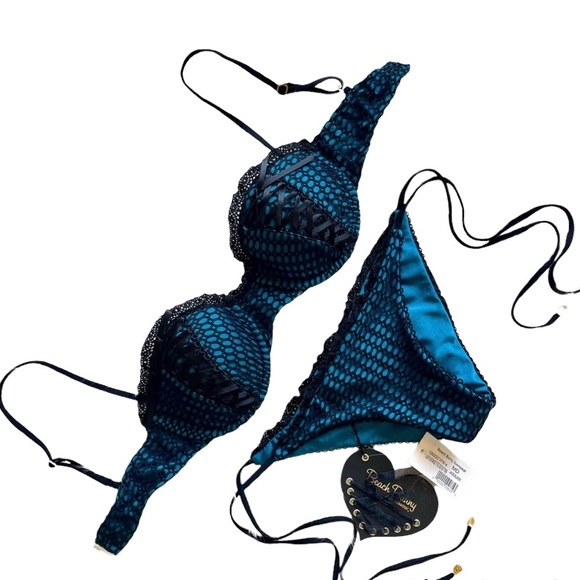 Beach Bunny Bikini “Love her madly” Set - Picture 8 of 10